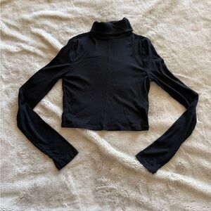 Aritzia community black ribbed Turtleneck Women's cropTop S